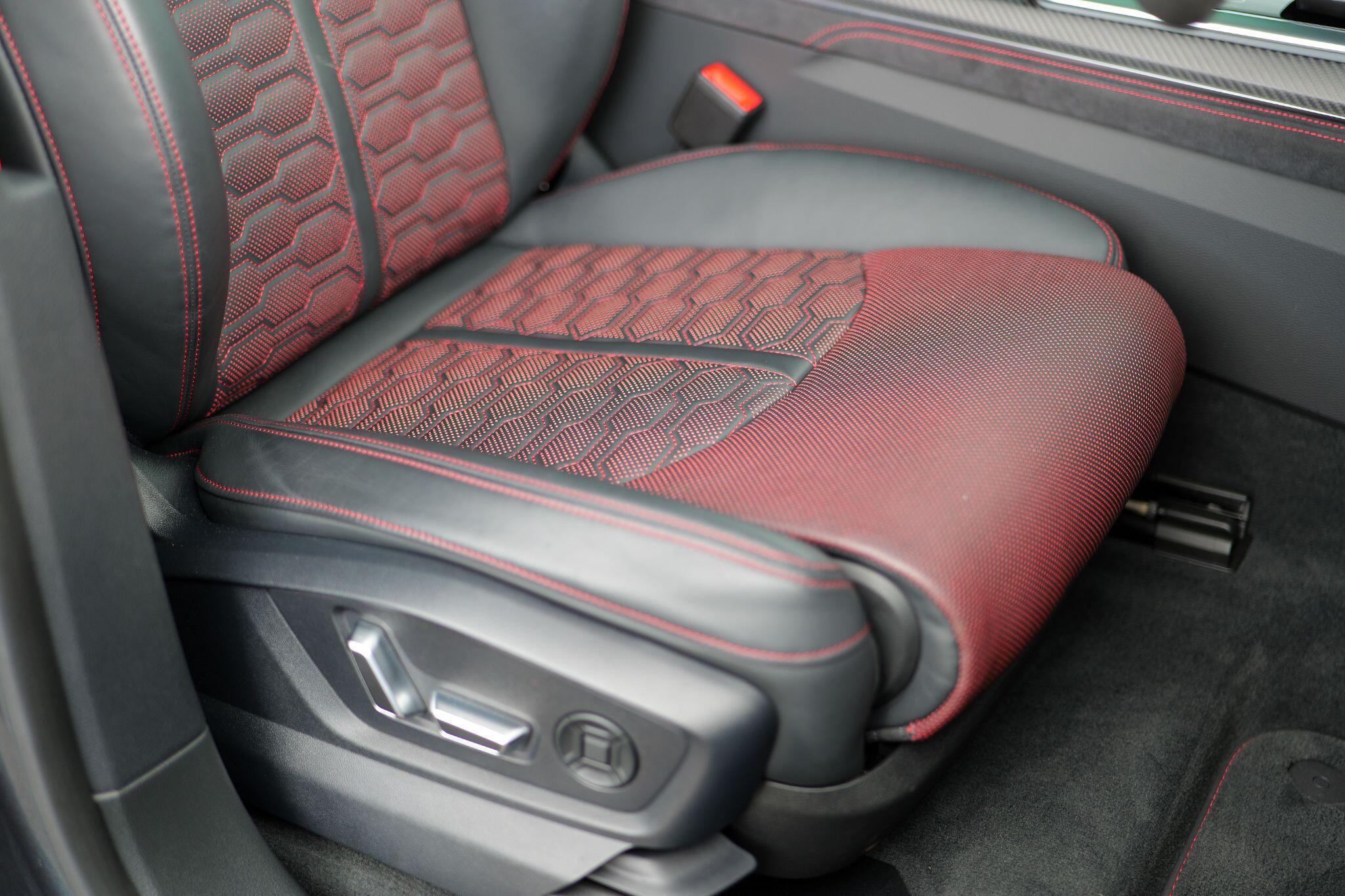 Audi RSQ8 view 25