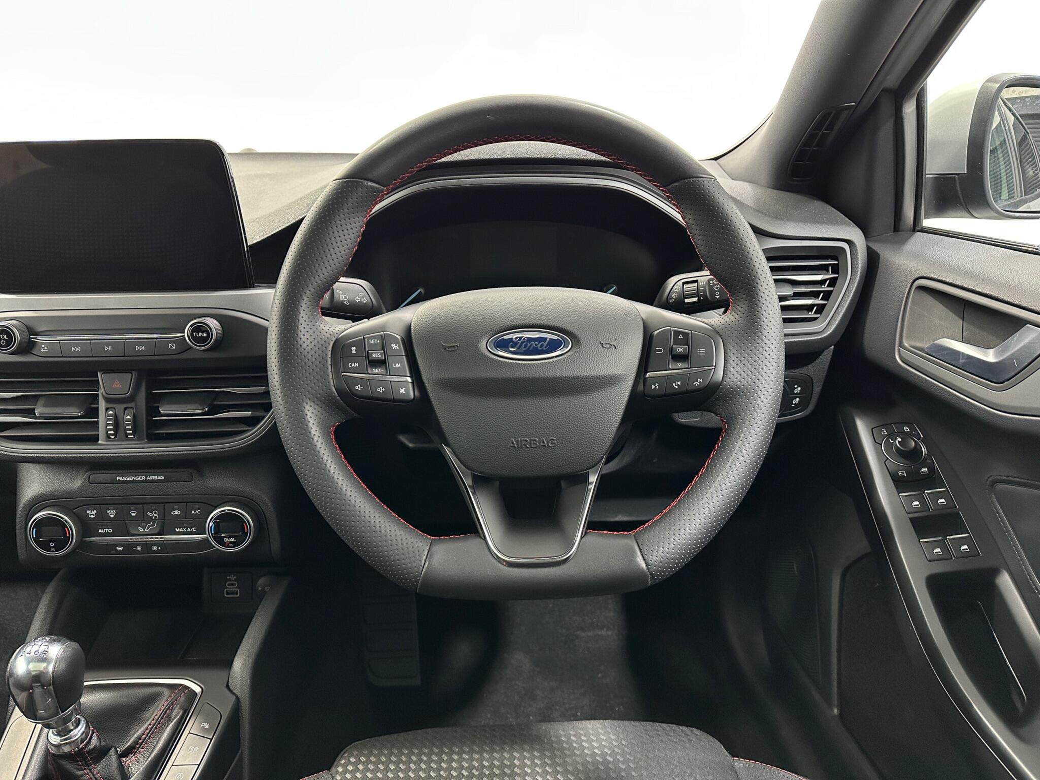 Ford Focus view 13