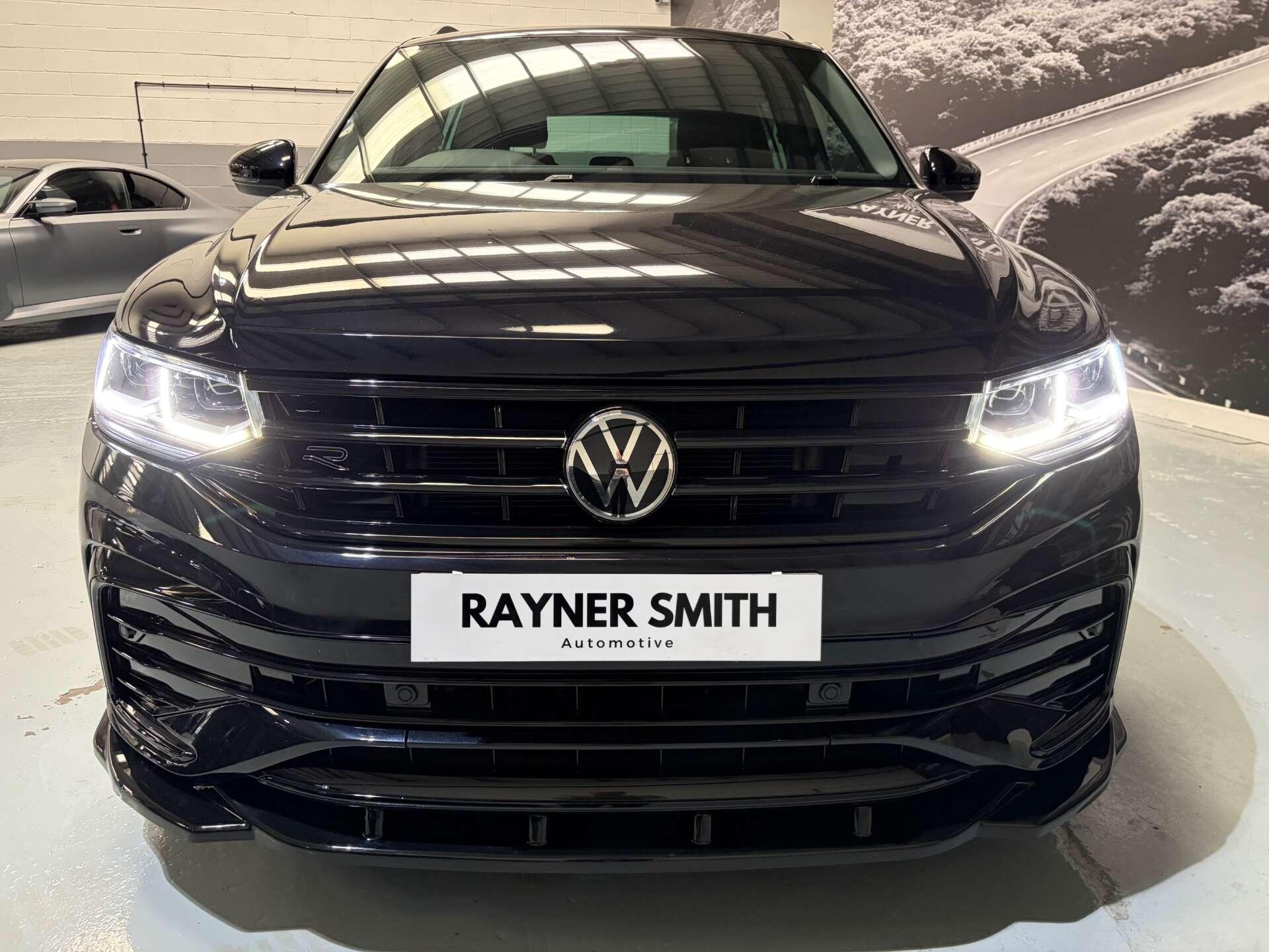 Volkswagen Tiguan view 4