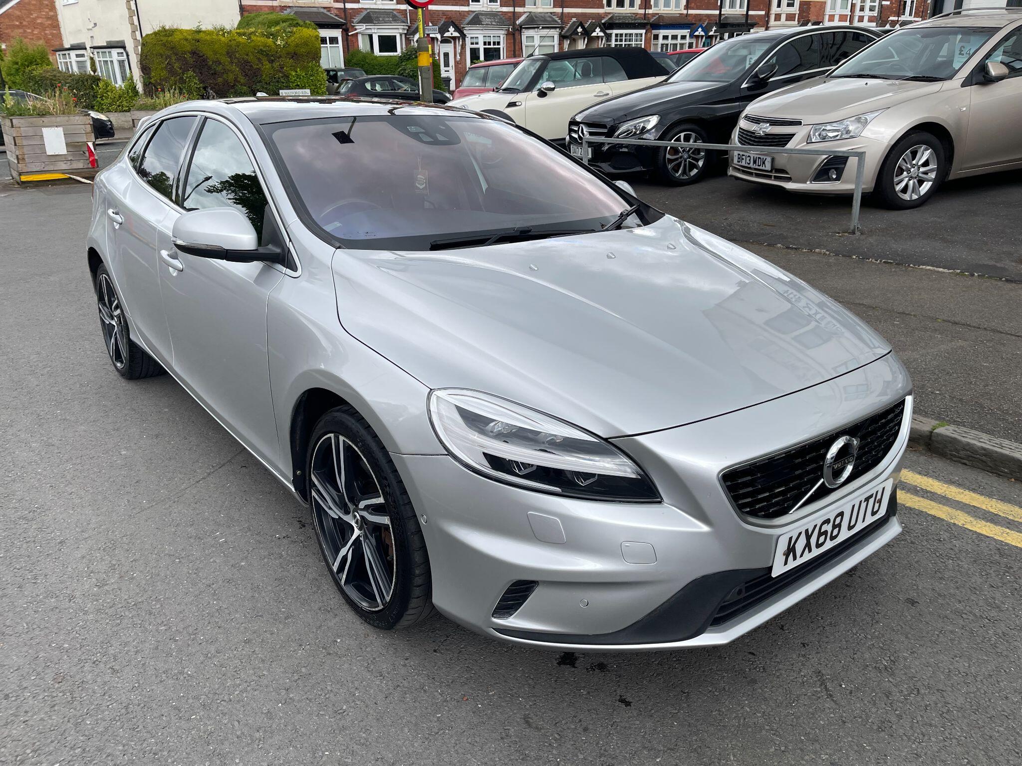Volvo V40 view 2