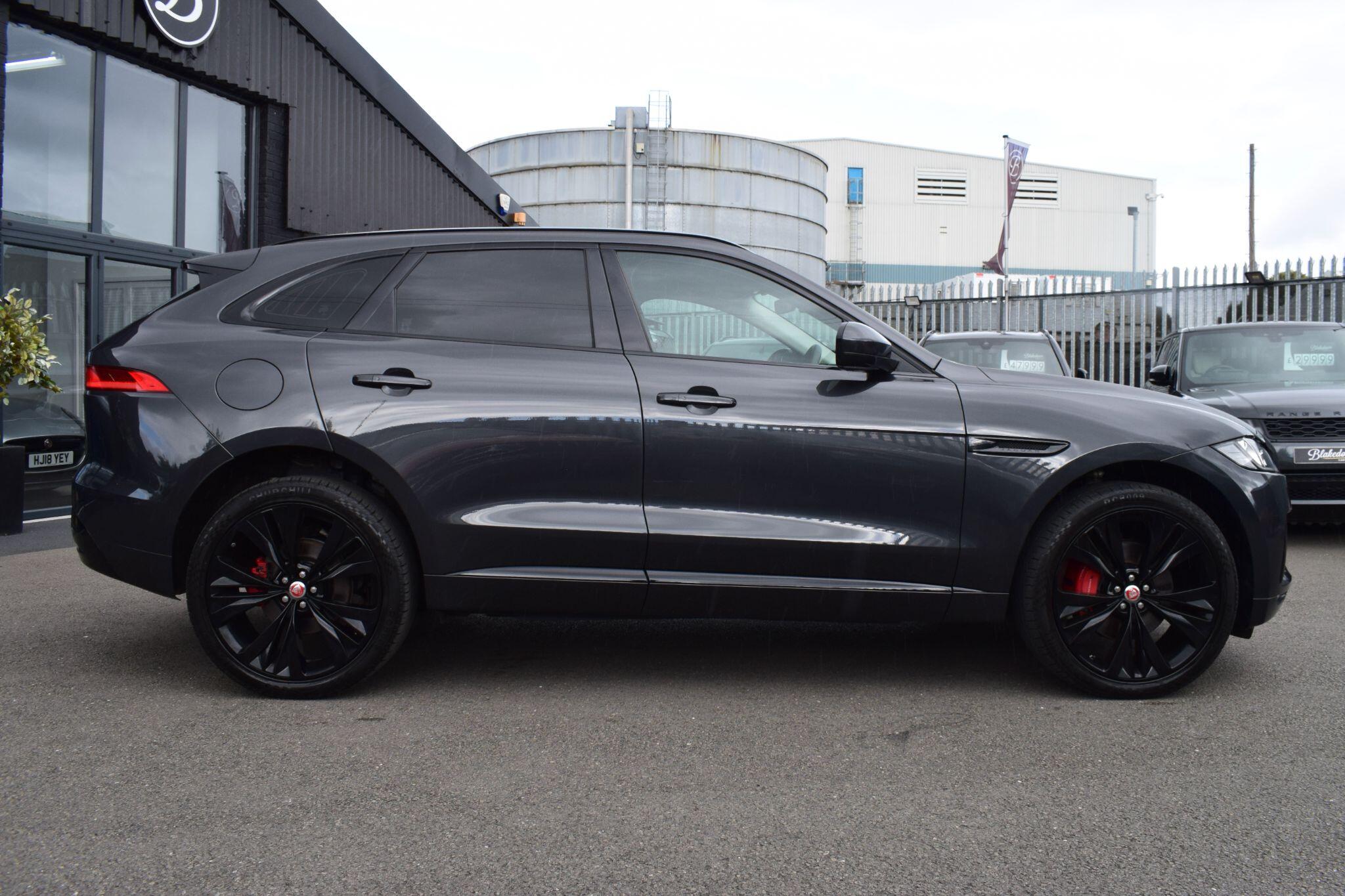 Jaguar F-Pace view 7