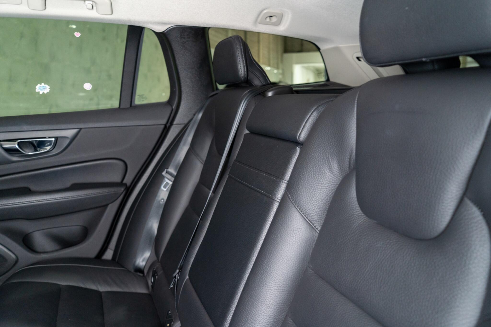 Volvo V60 Cross Country view 17