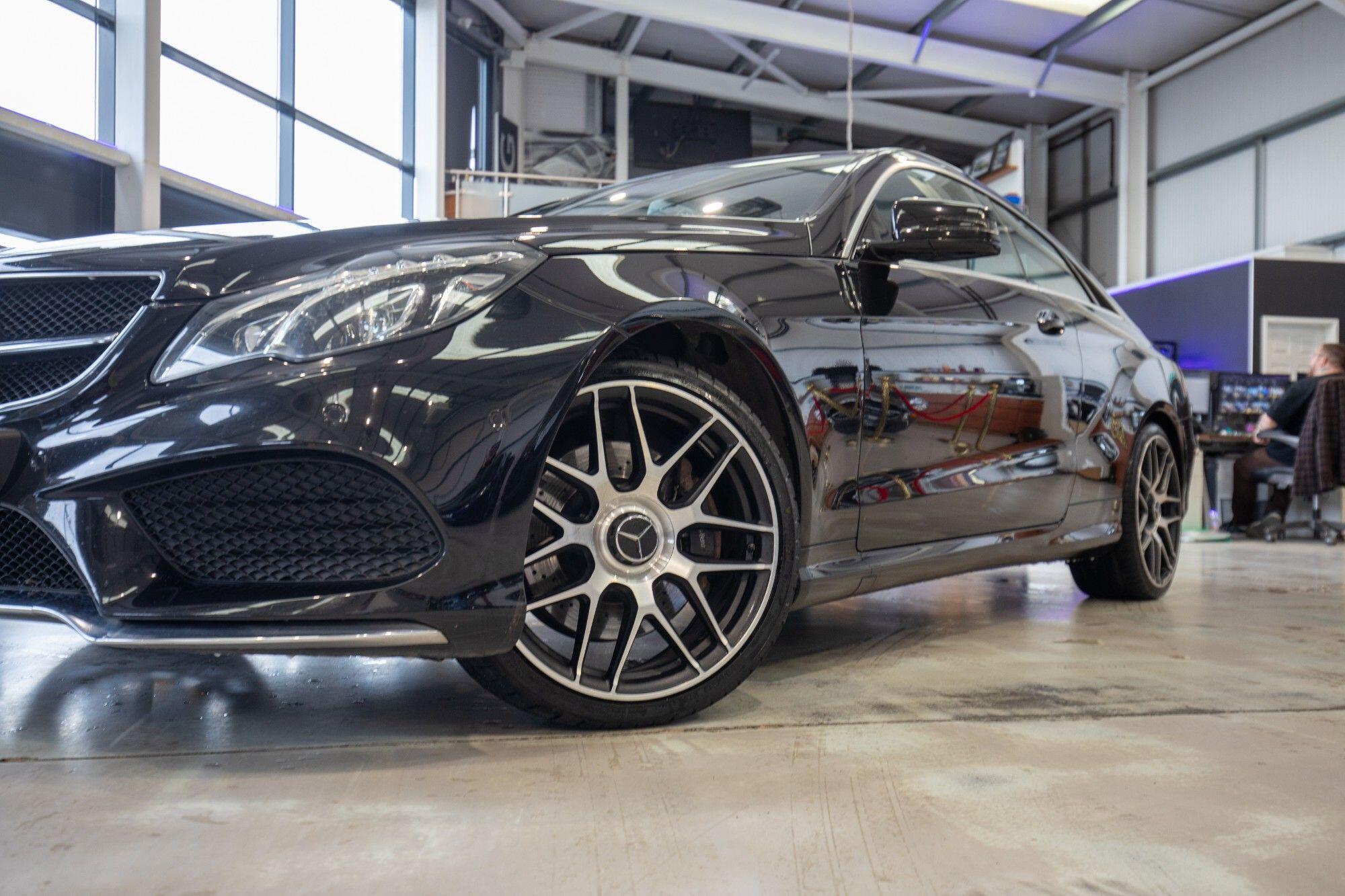 Mercedes-Benz E-Class view 6