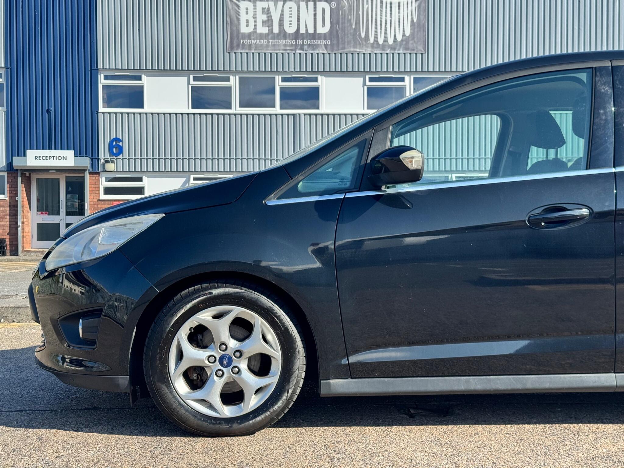 Ford C-Max view 11