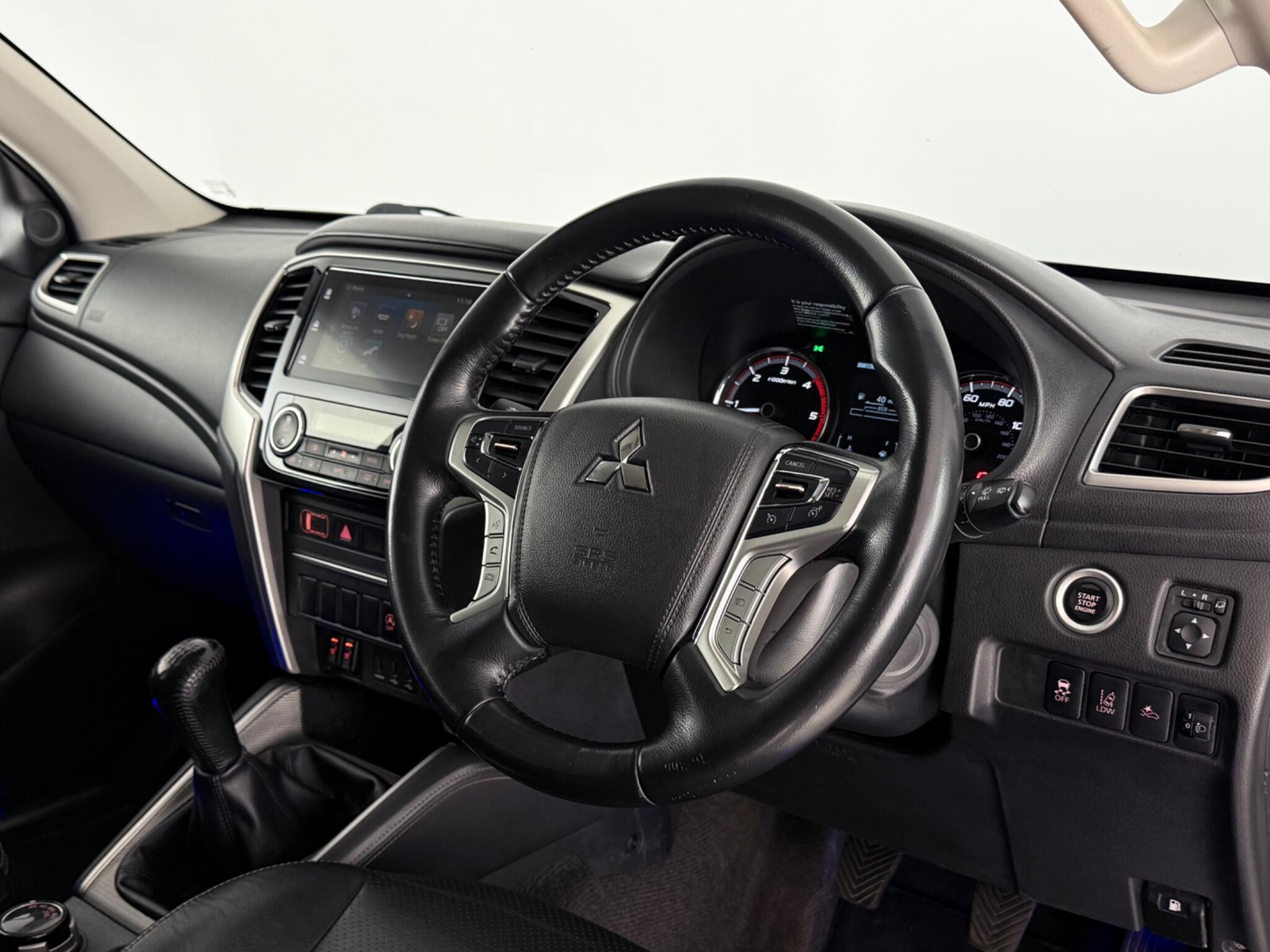 Mitsubishi L200 view 3