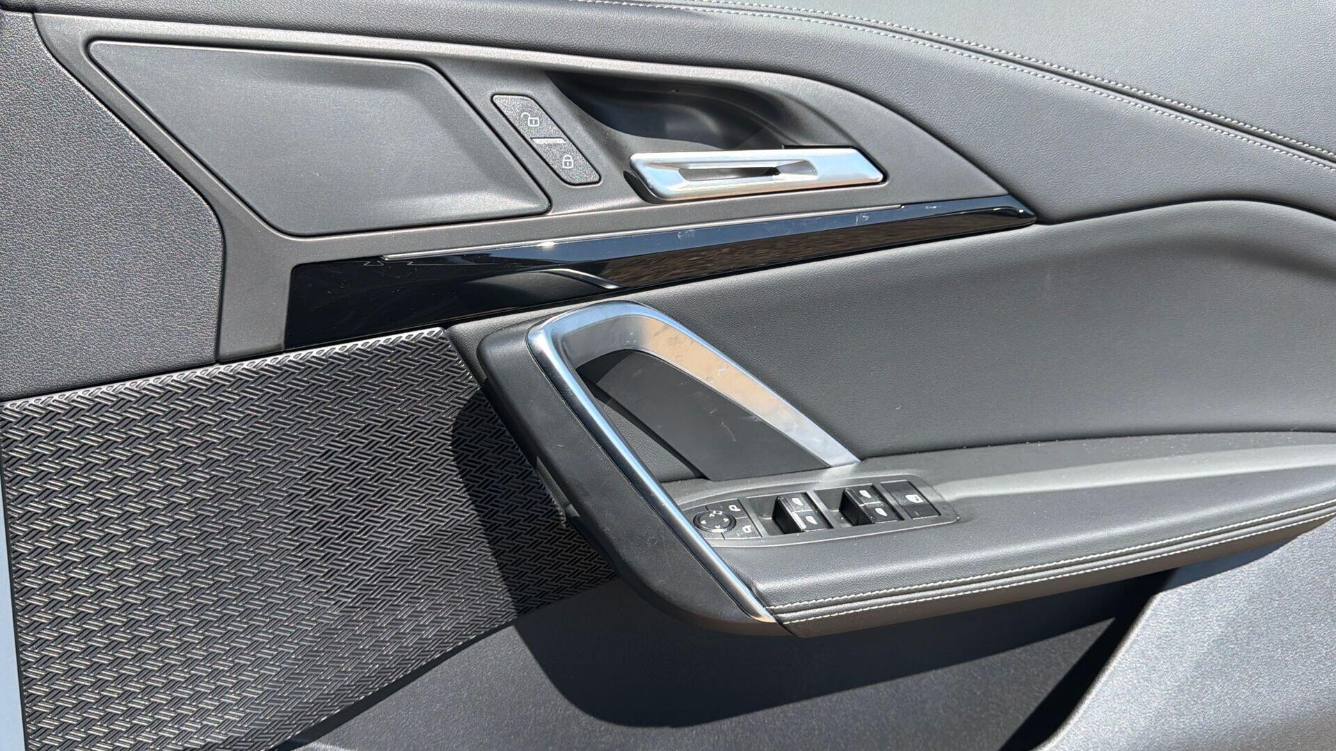 BMW Ix1 view 21