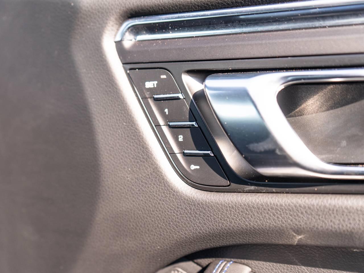 Porsche Macan view 27
