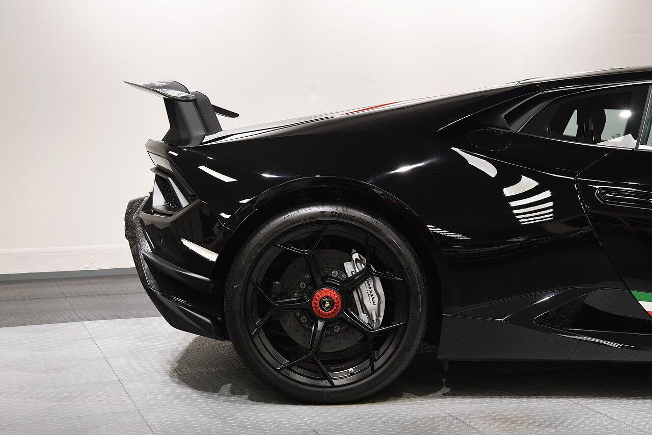 Lamborghini Huracan view 44
