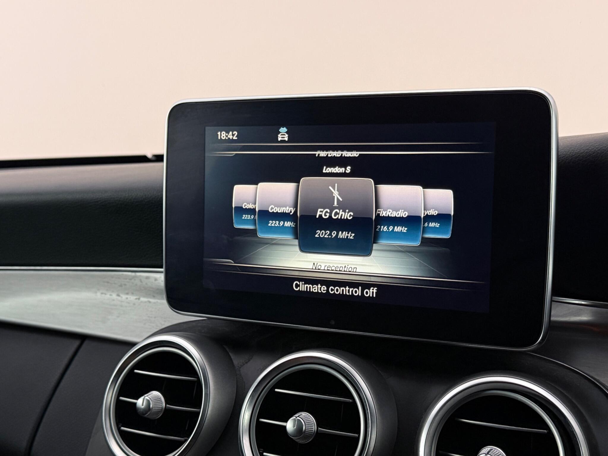 Mercedes-Benz C-Class view 26