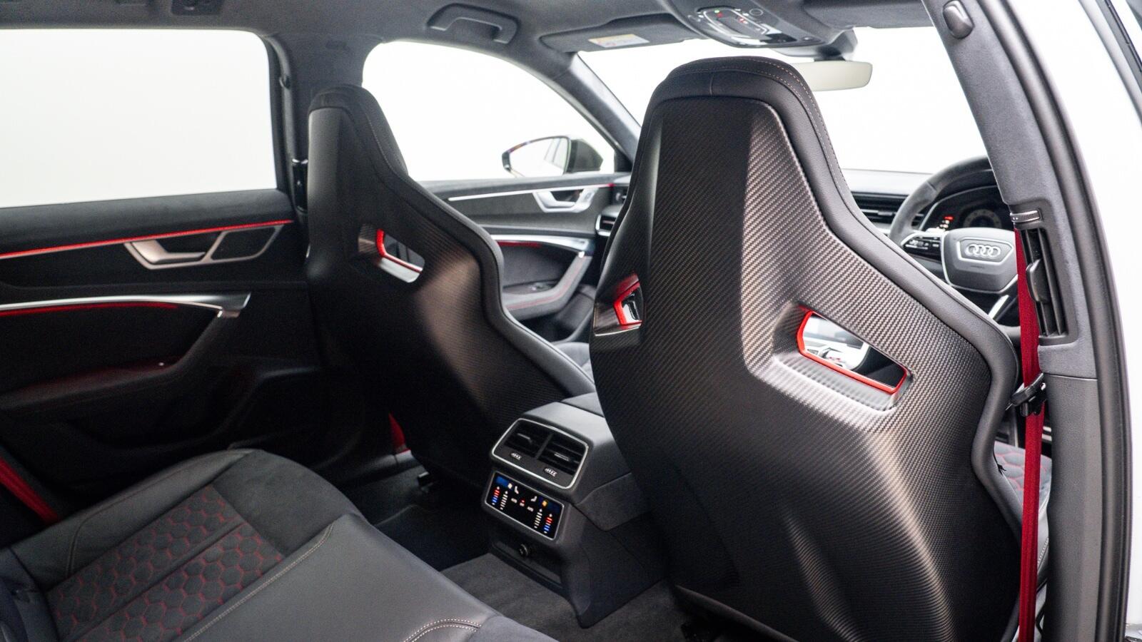 Audi RS6 Avant view 8
