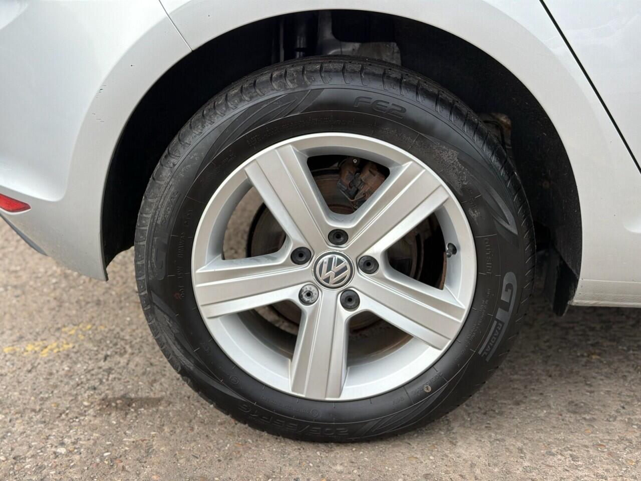 Volkswagen Golf view 20