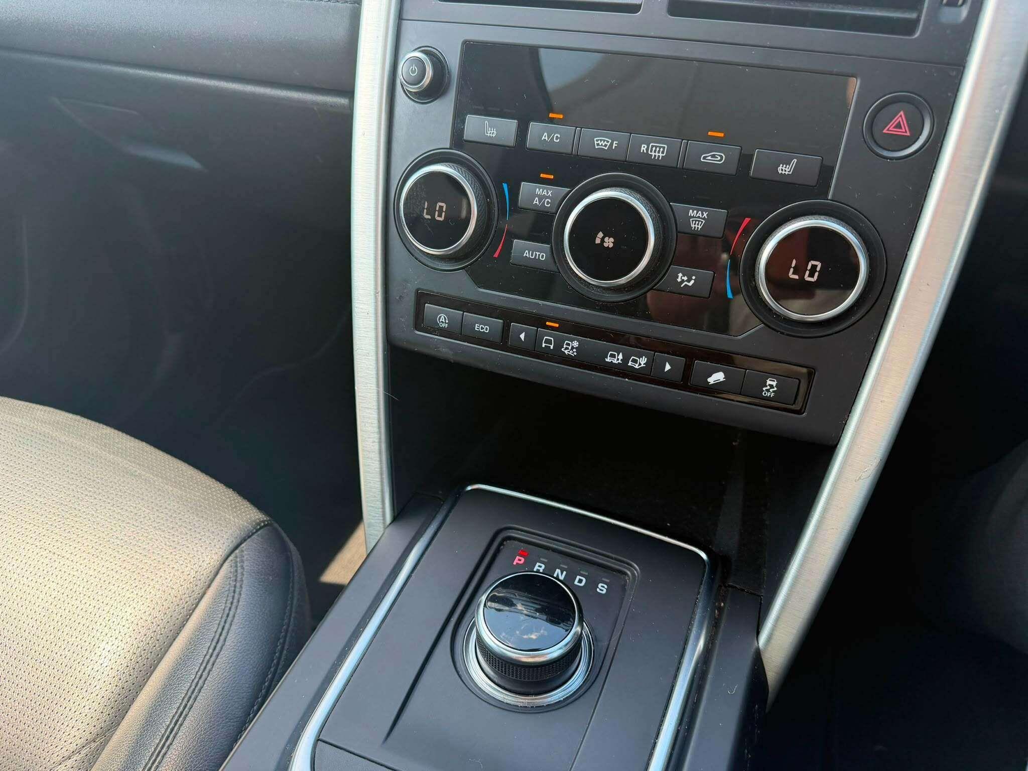 Land Rover Discovery Sport view 25