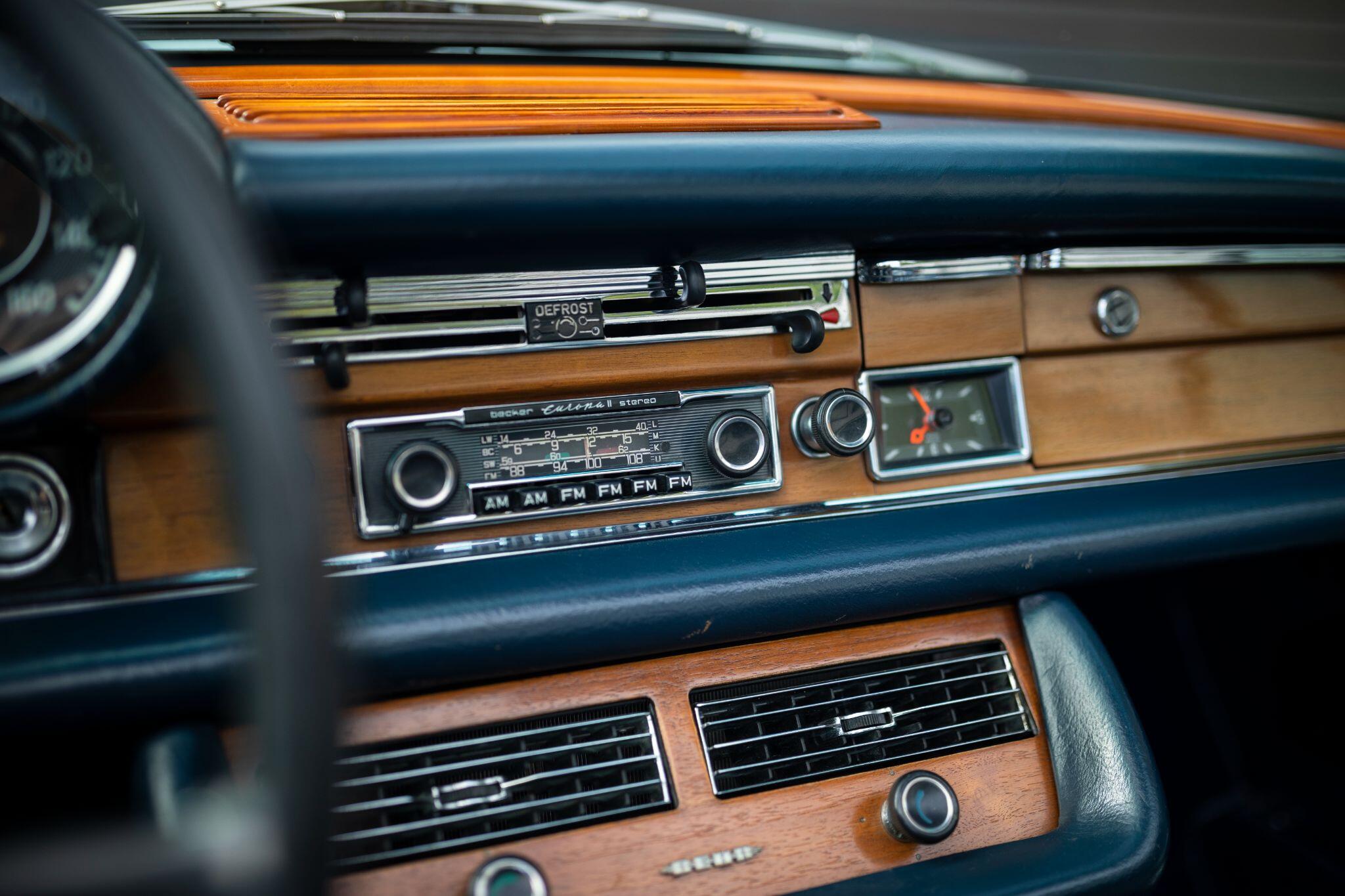 Mercedes-Benz 280 view 29