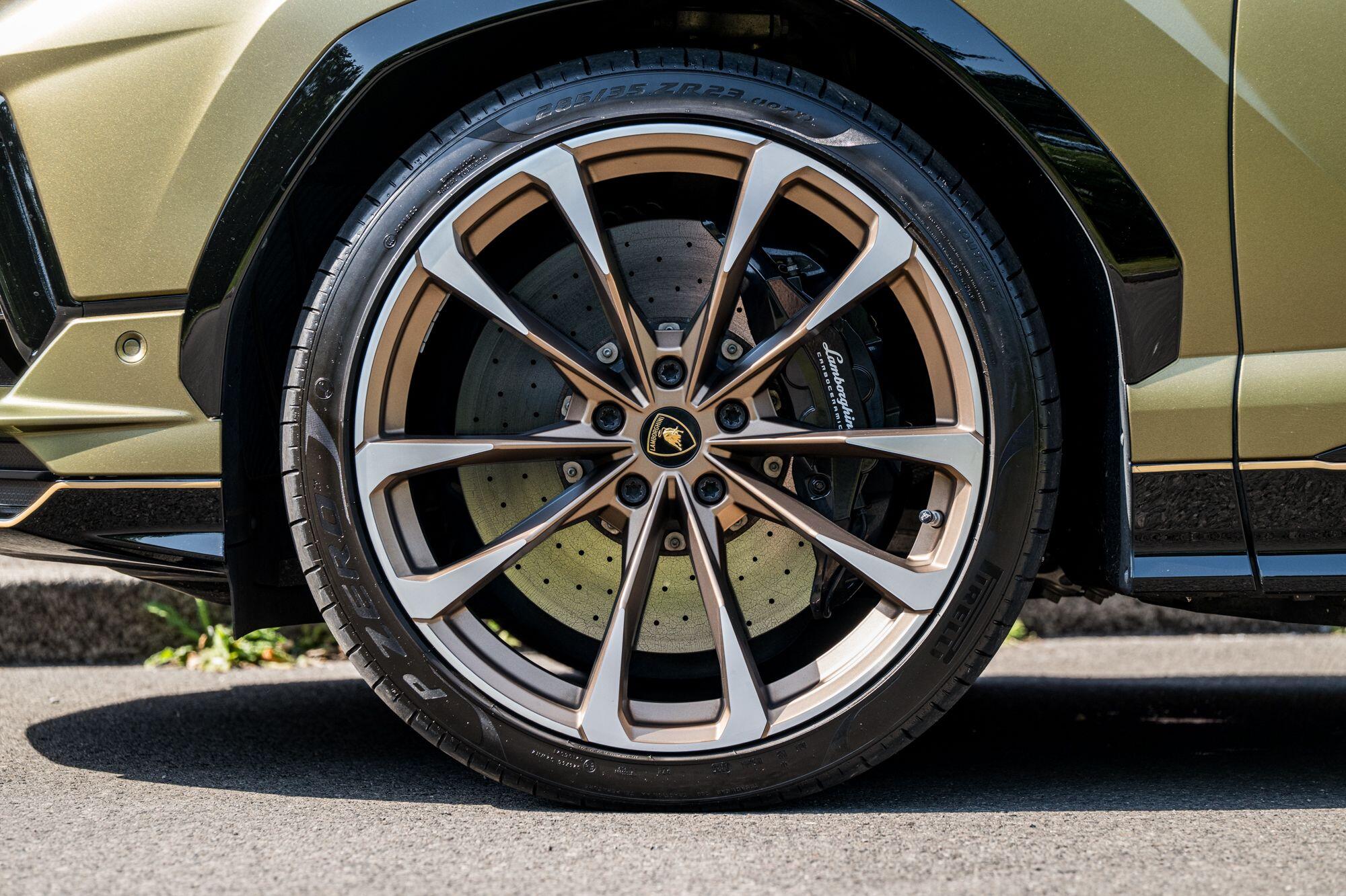 Lamborghini Urus view 34