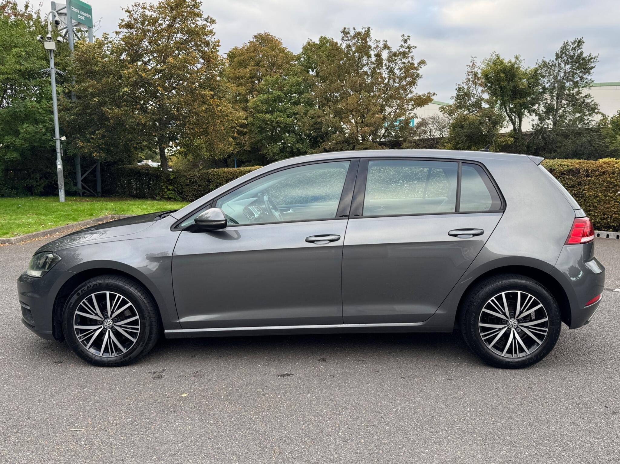 Volkswagen Golf view 9