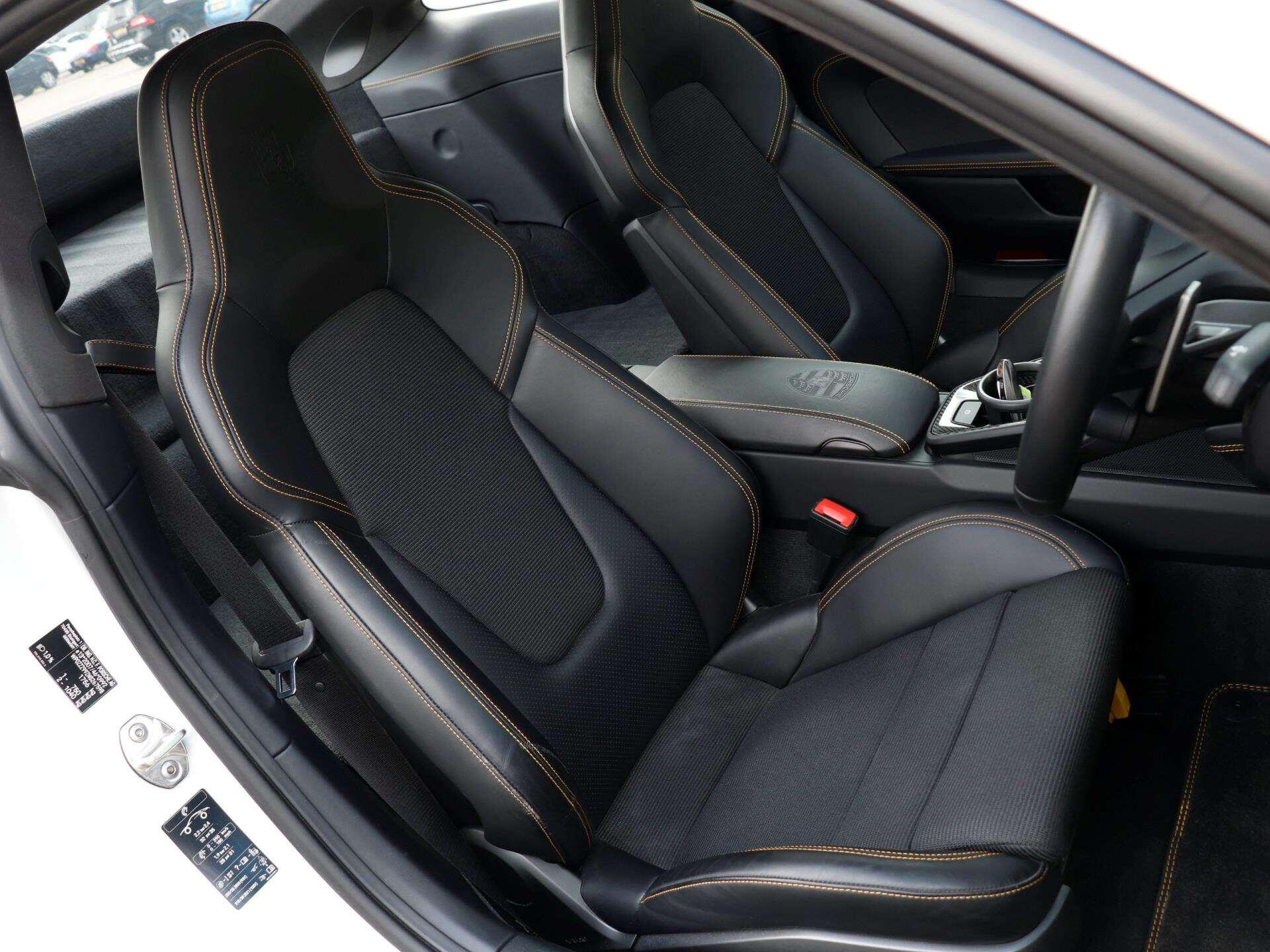 Porsche 911 view 25
