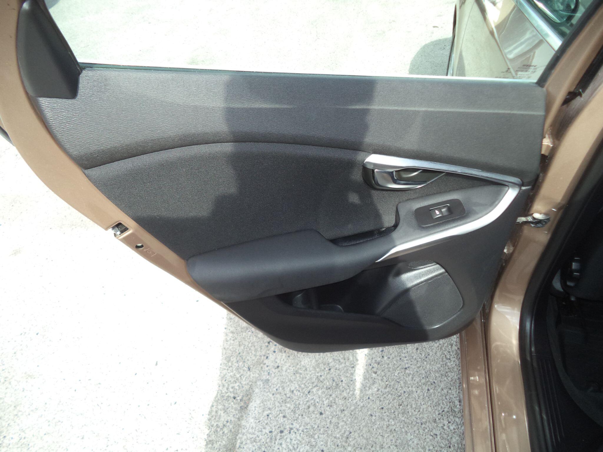 Volvo V40 view 28