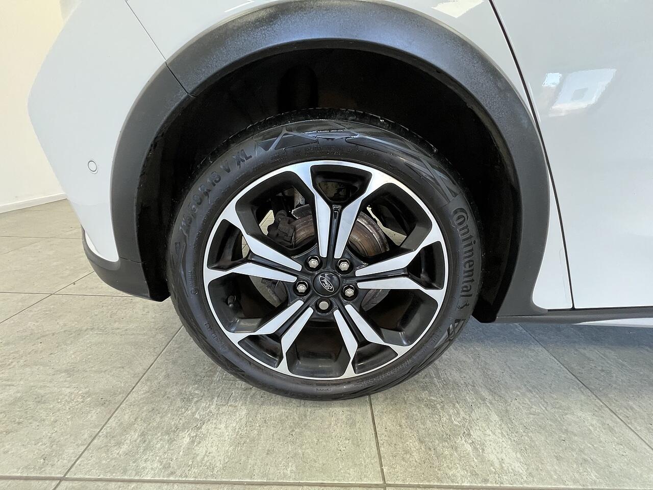 Ford Focus view 22