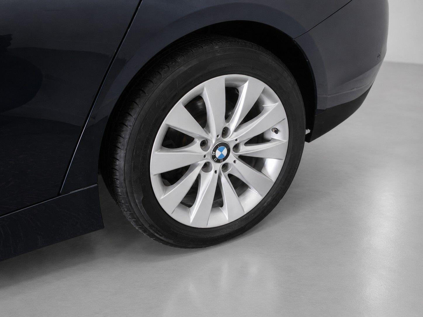 BMW 3 Series view 54