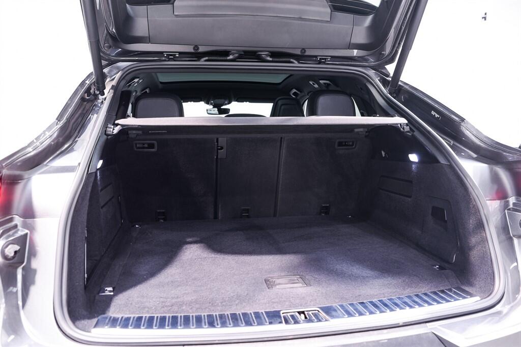 Porsche Cayenne view 36