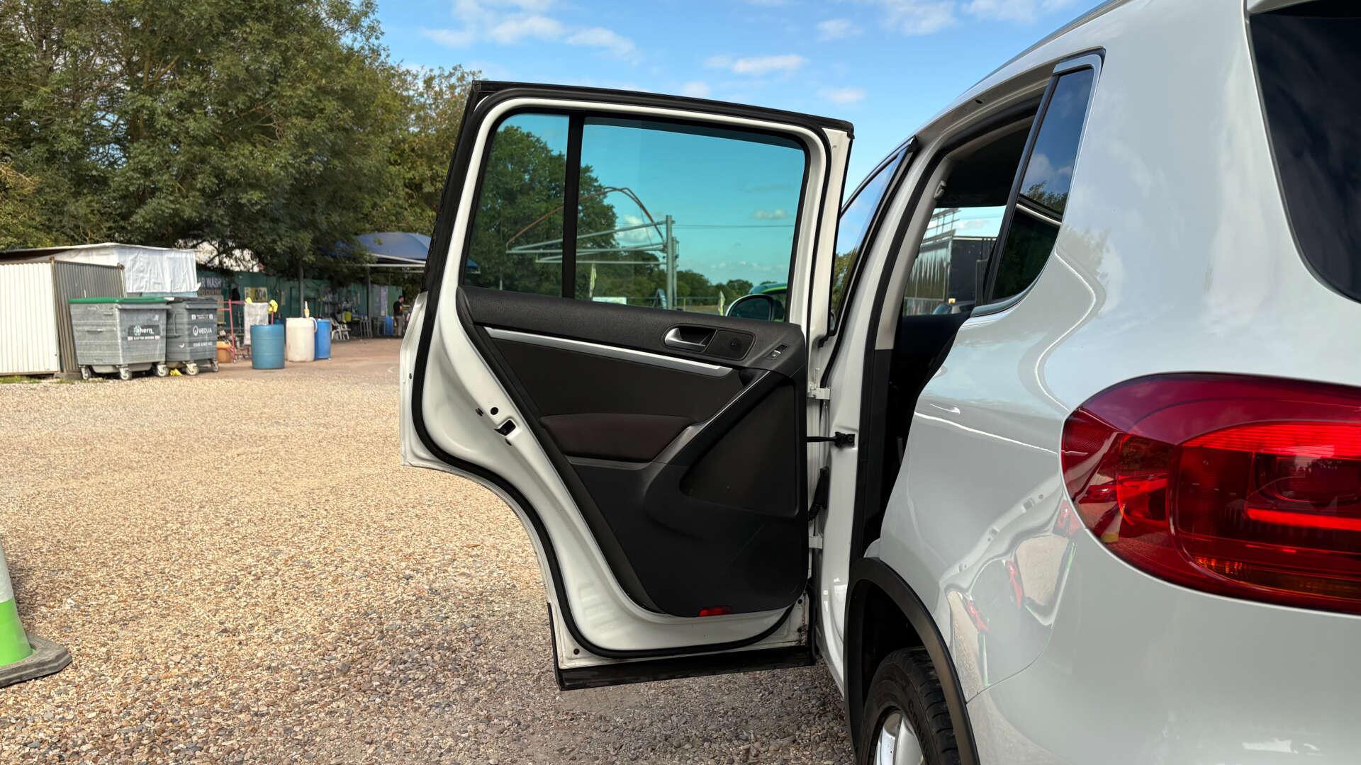Volkswagen Tiguan view 44
