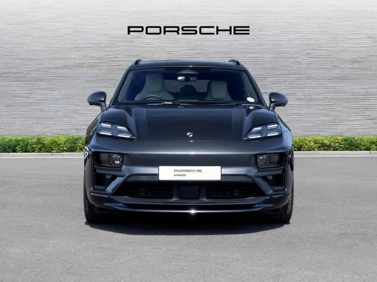 Porsche Macan view 12
