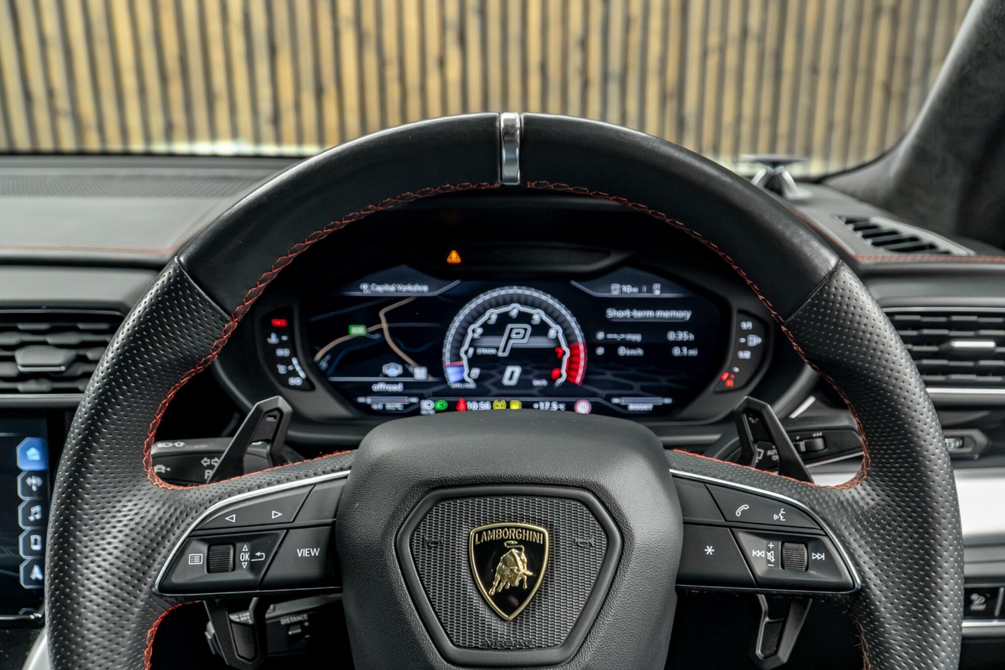 Lamborghini Urus view 34