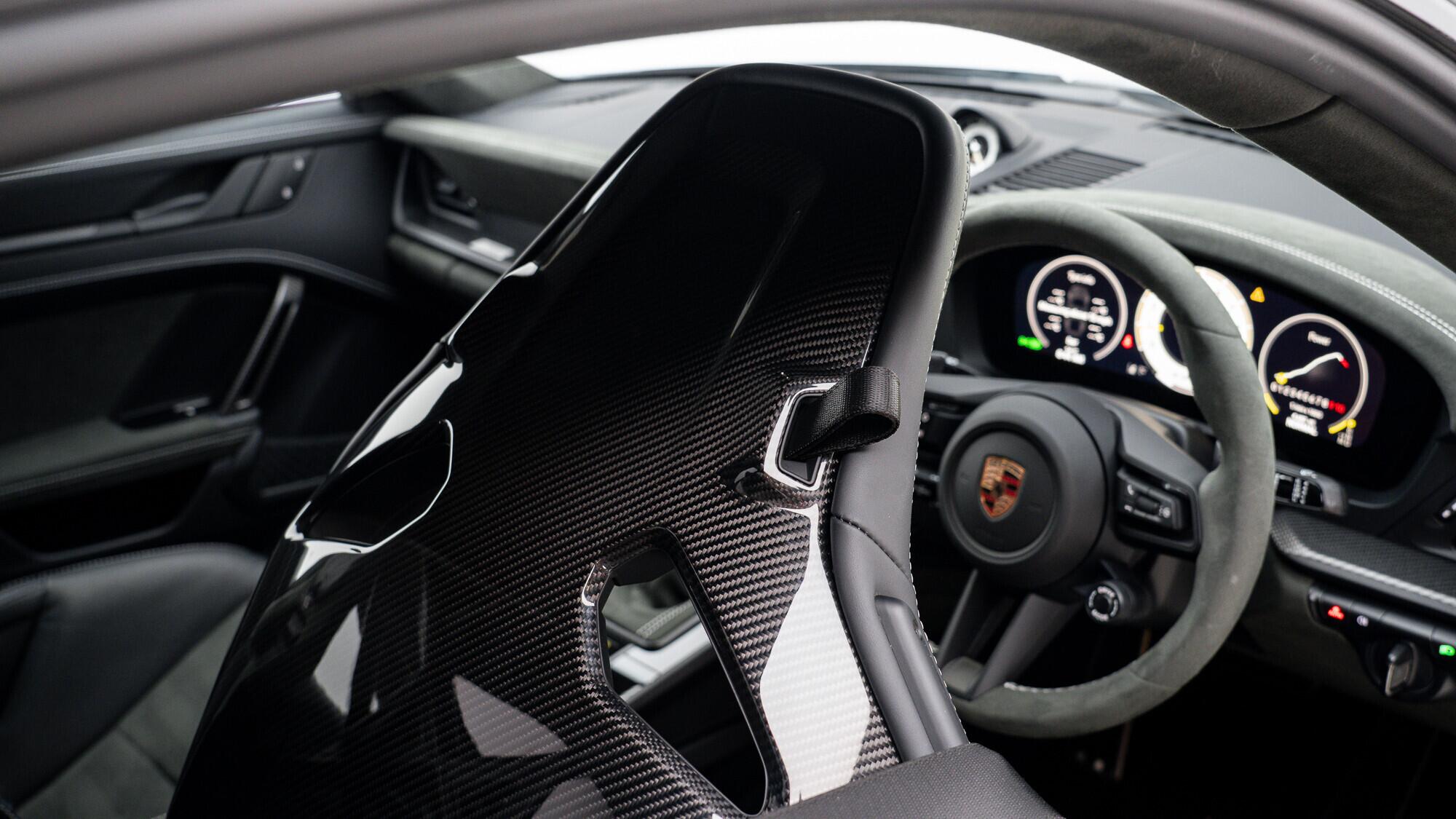 Porsche 911 view 33