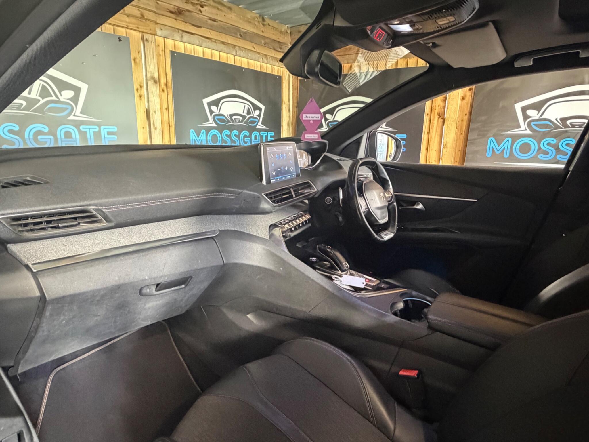 Peugeot 3008 view 45