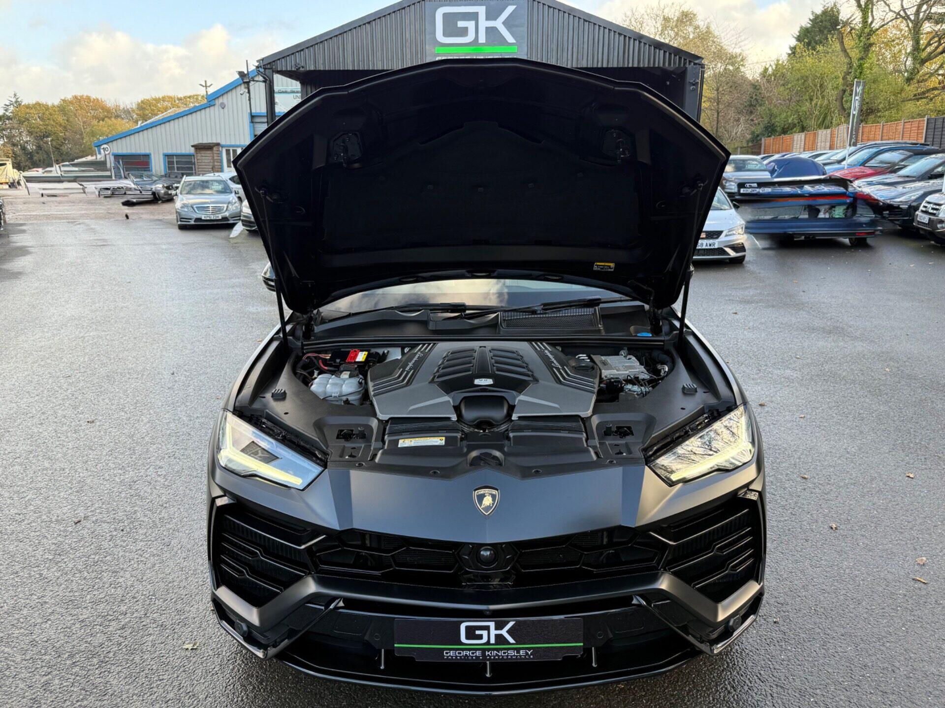 Lamborghini Urus view 77