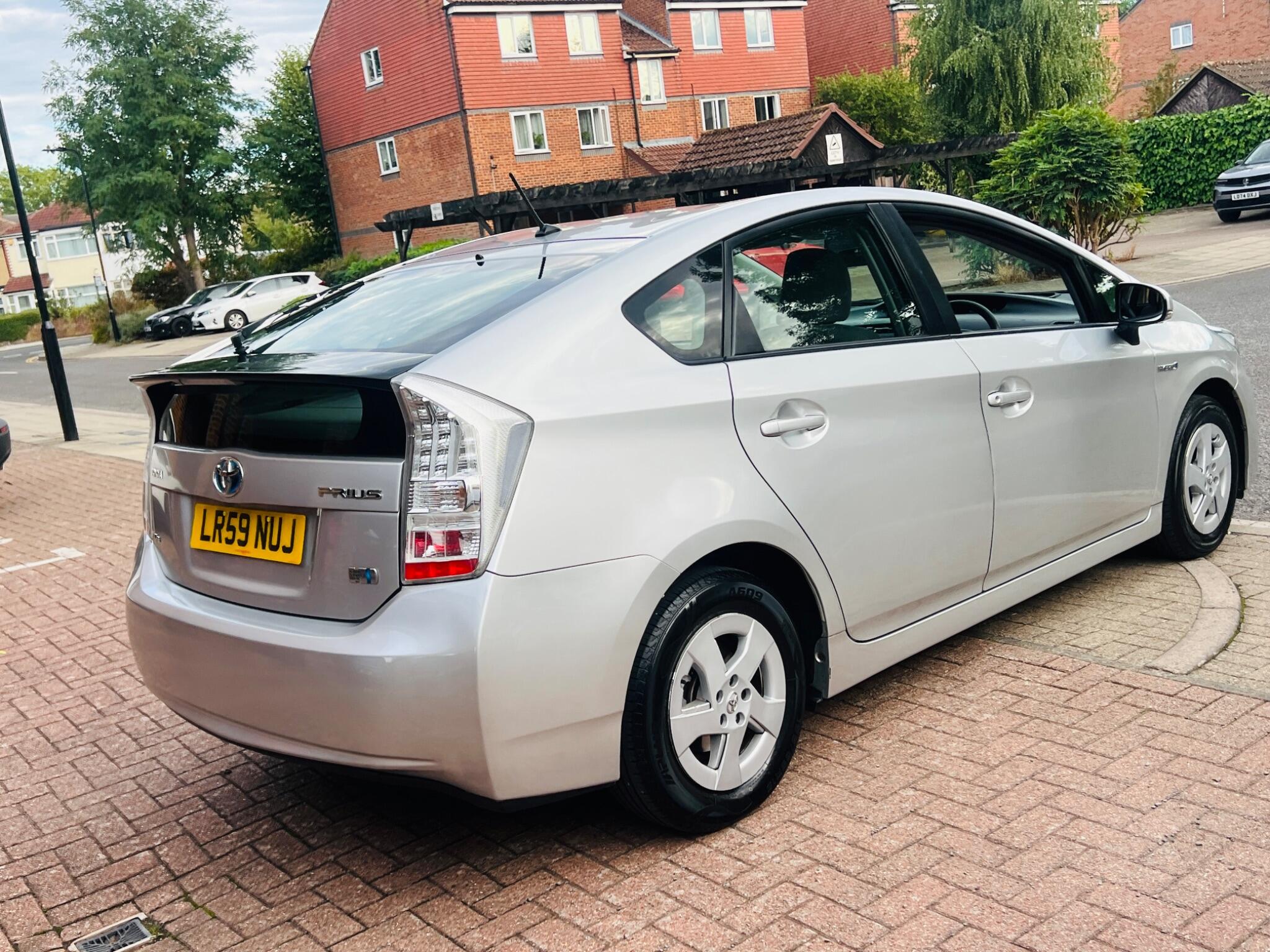 Toyota Prius view 28