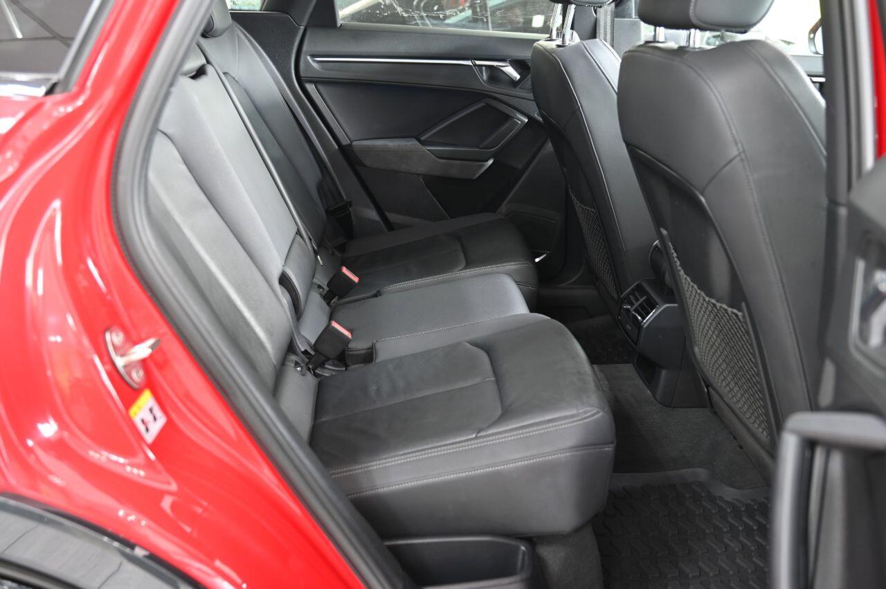 Audi Q3 view 16