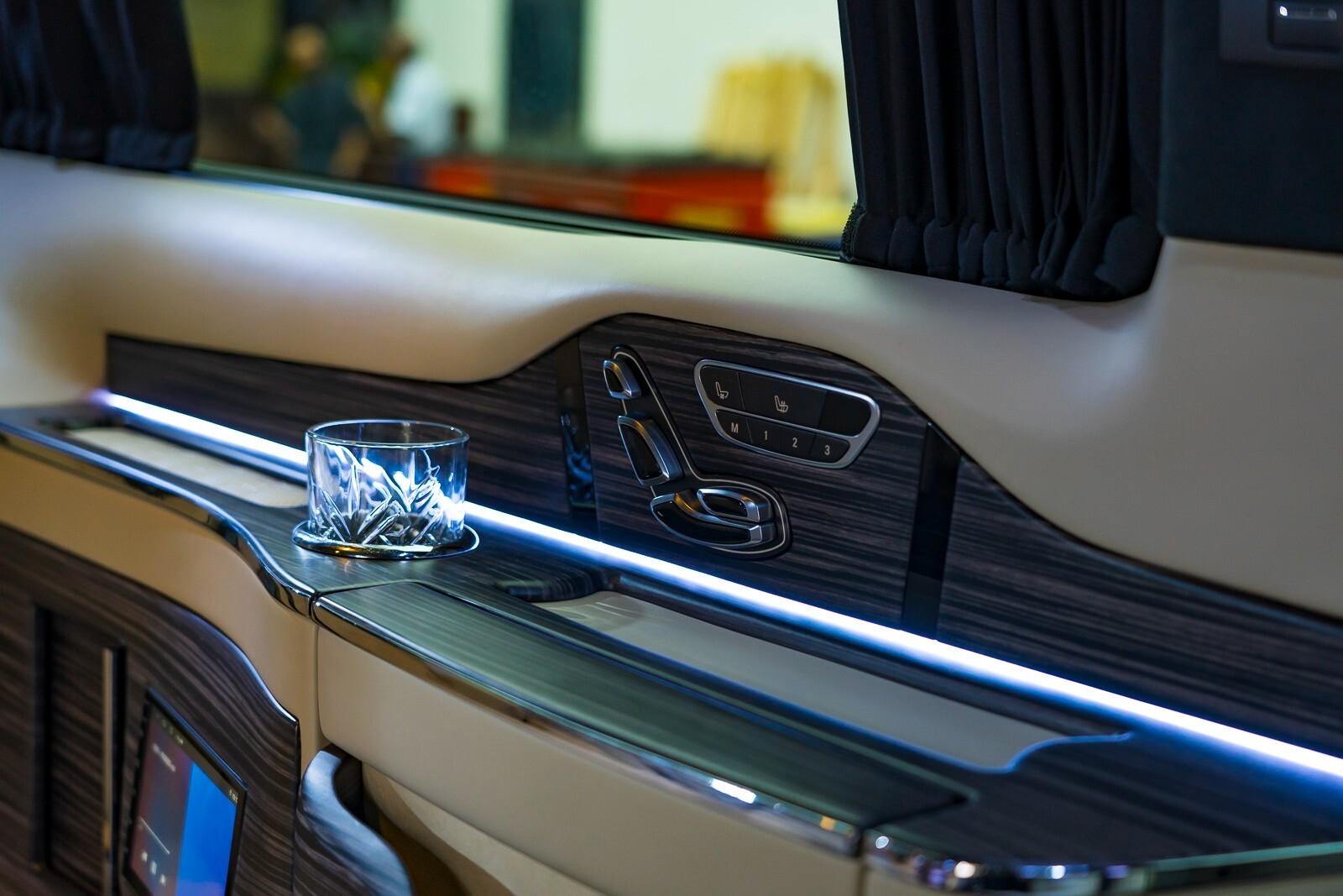 Mercedes-Benz V-Class view 17