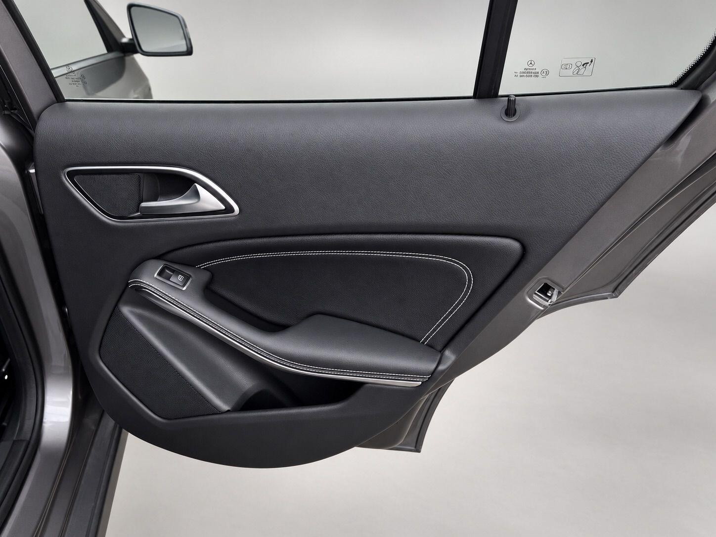 Mercedes-Benz Gla view 30