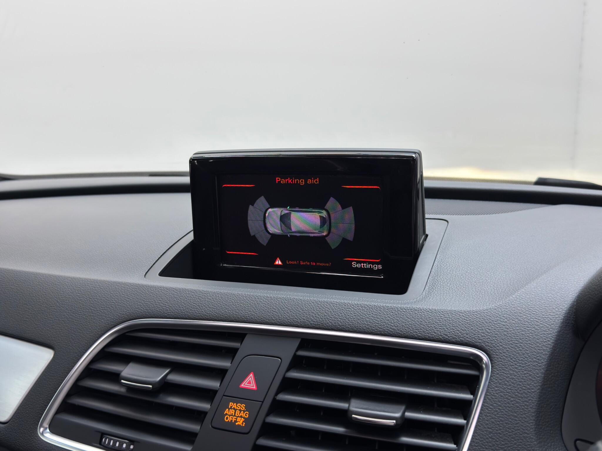 Audi Q3 view 16