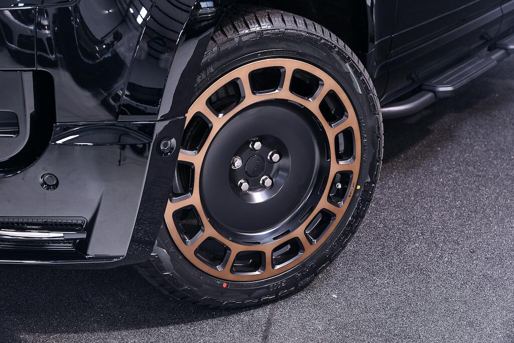 Land Rover Defender view 7