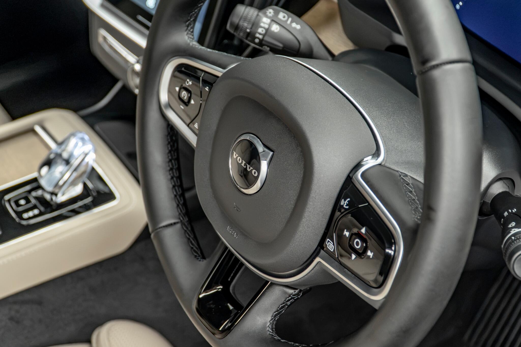 Volvo XC90 view 36
