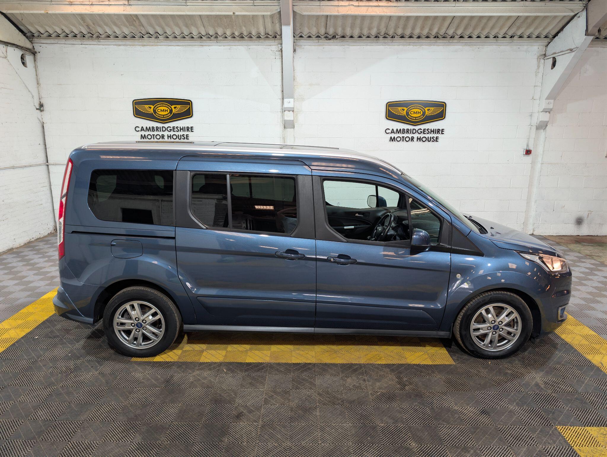Ford Grand Tourneo Connect view 14