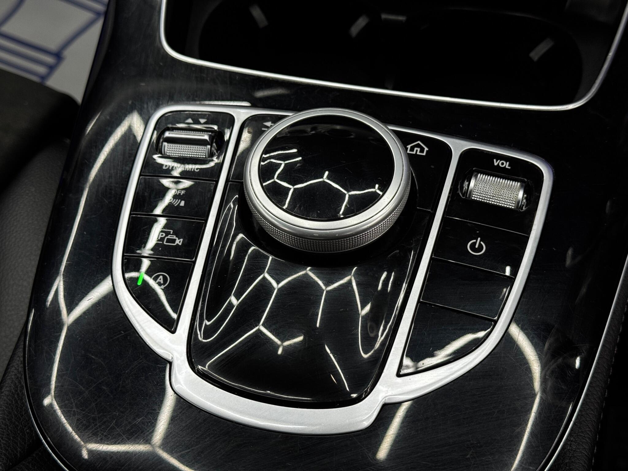 Mercedes-Benz E-Class view 28