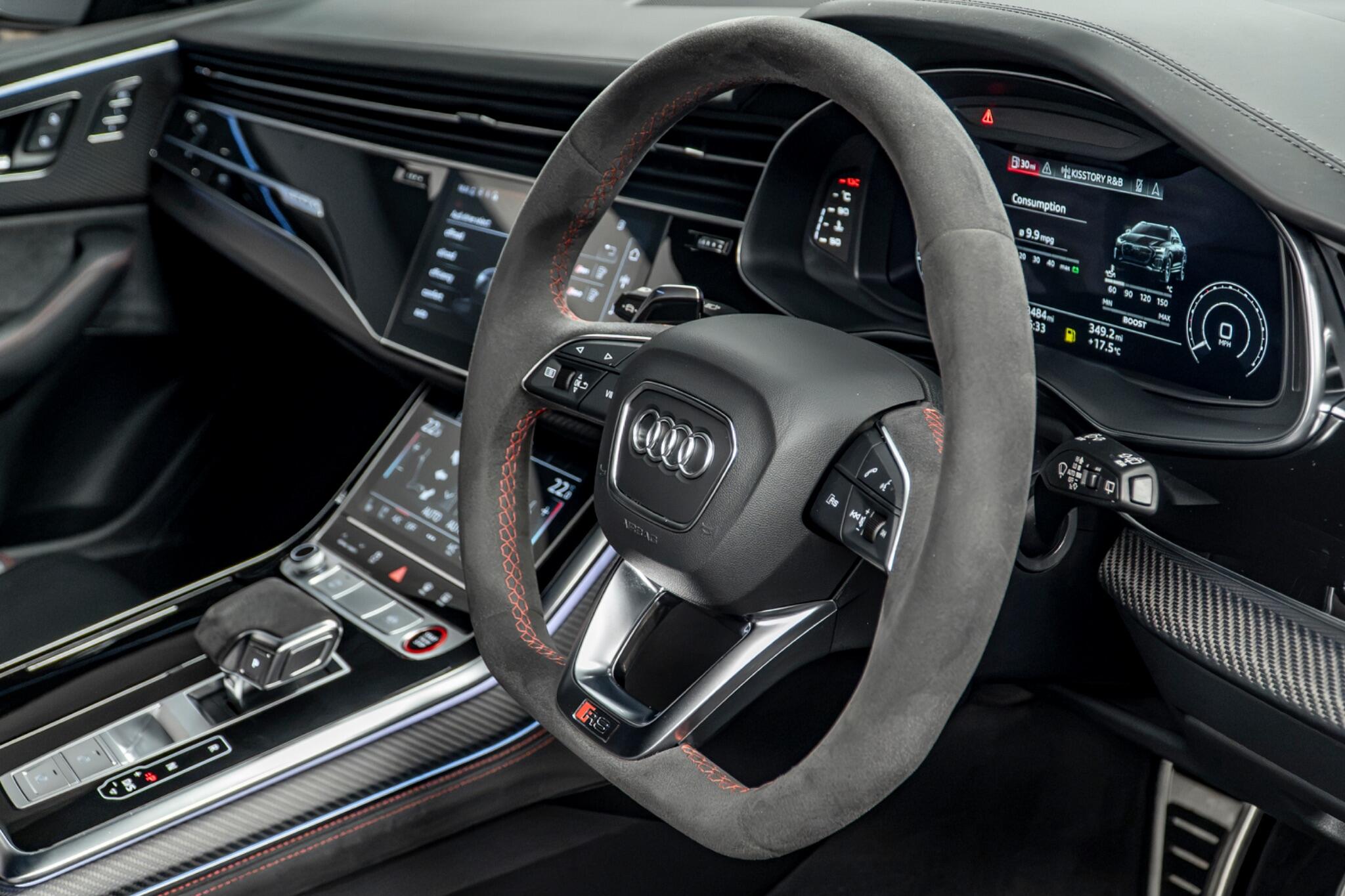 Audi RS Q8 view 27