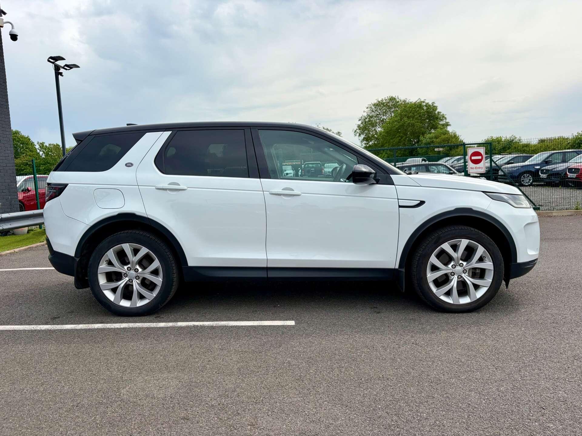 Land Rover Discovery Sport view 9