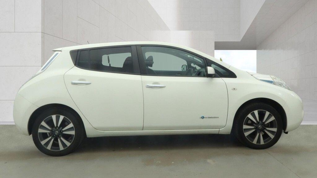 Nissan Leaf view 9