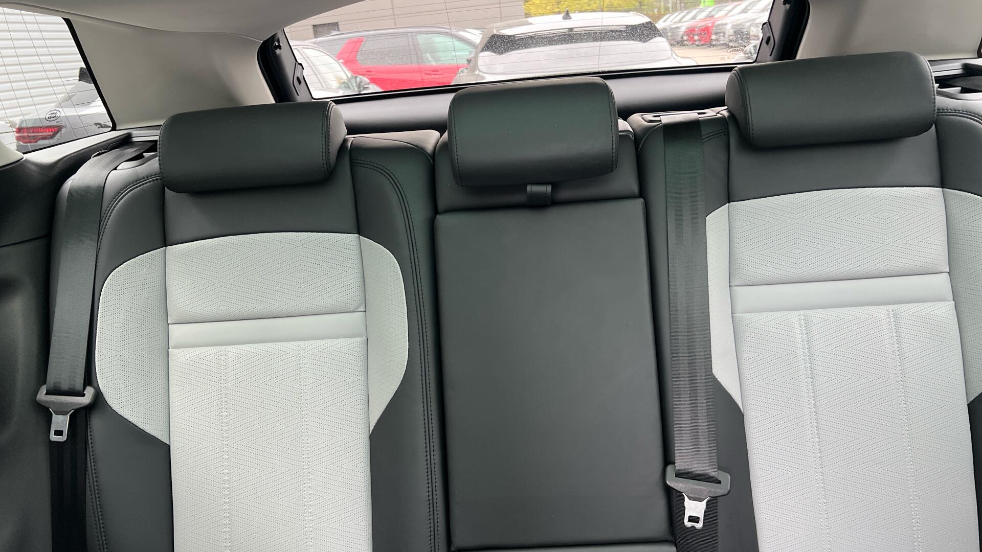 Land Rover Range Rover Evoque view 38