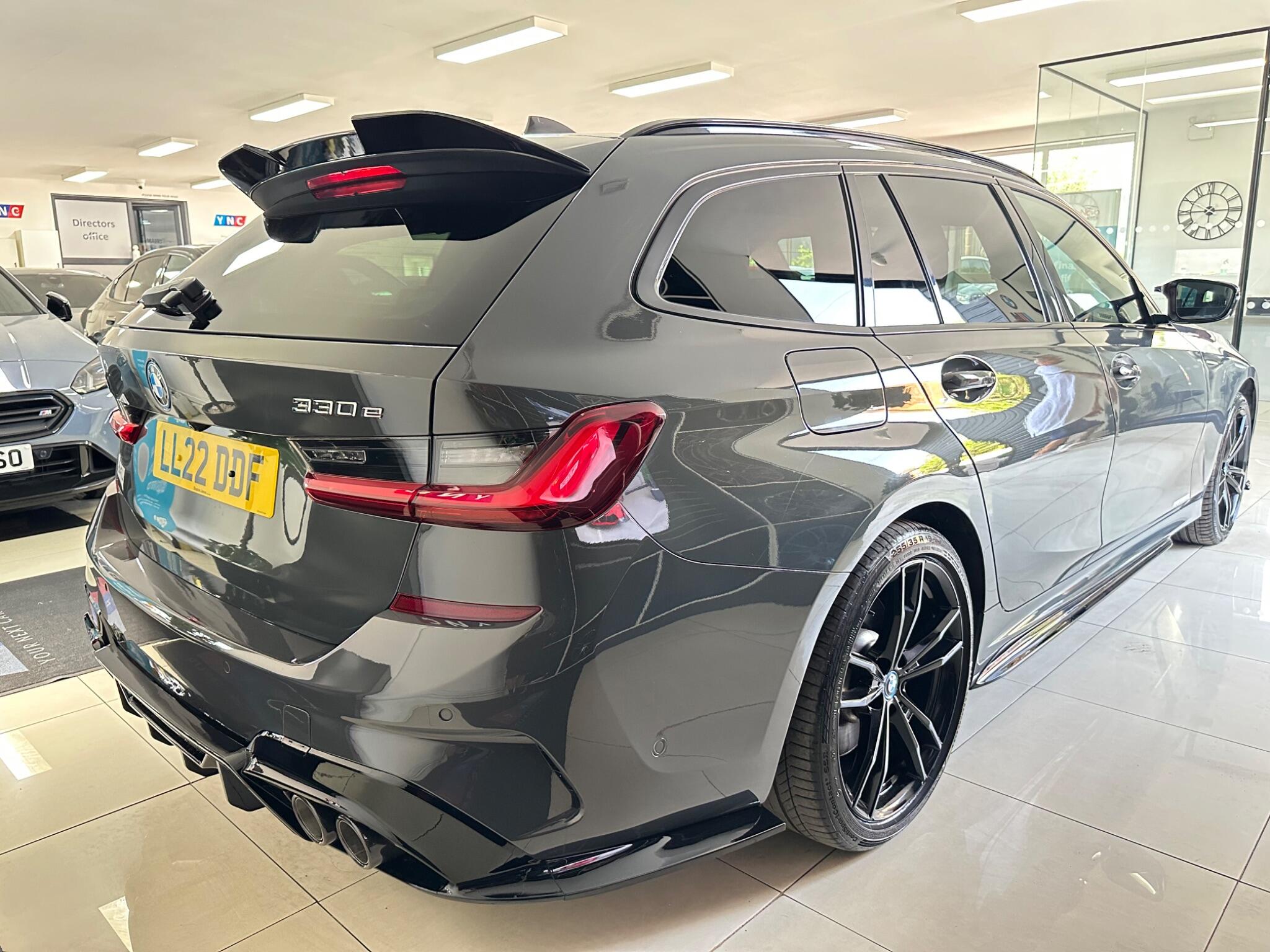 BMW 3 Series view 25