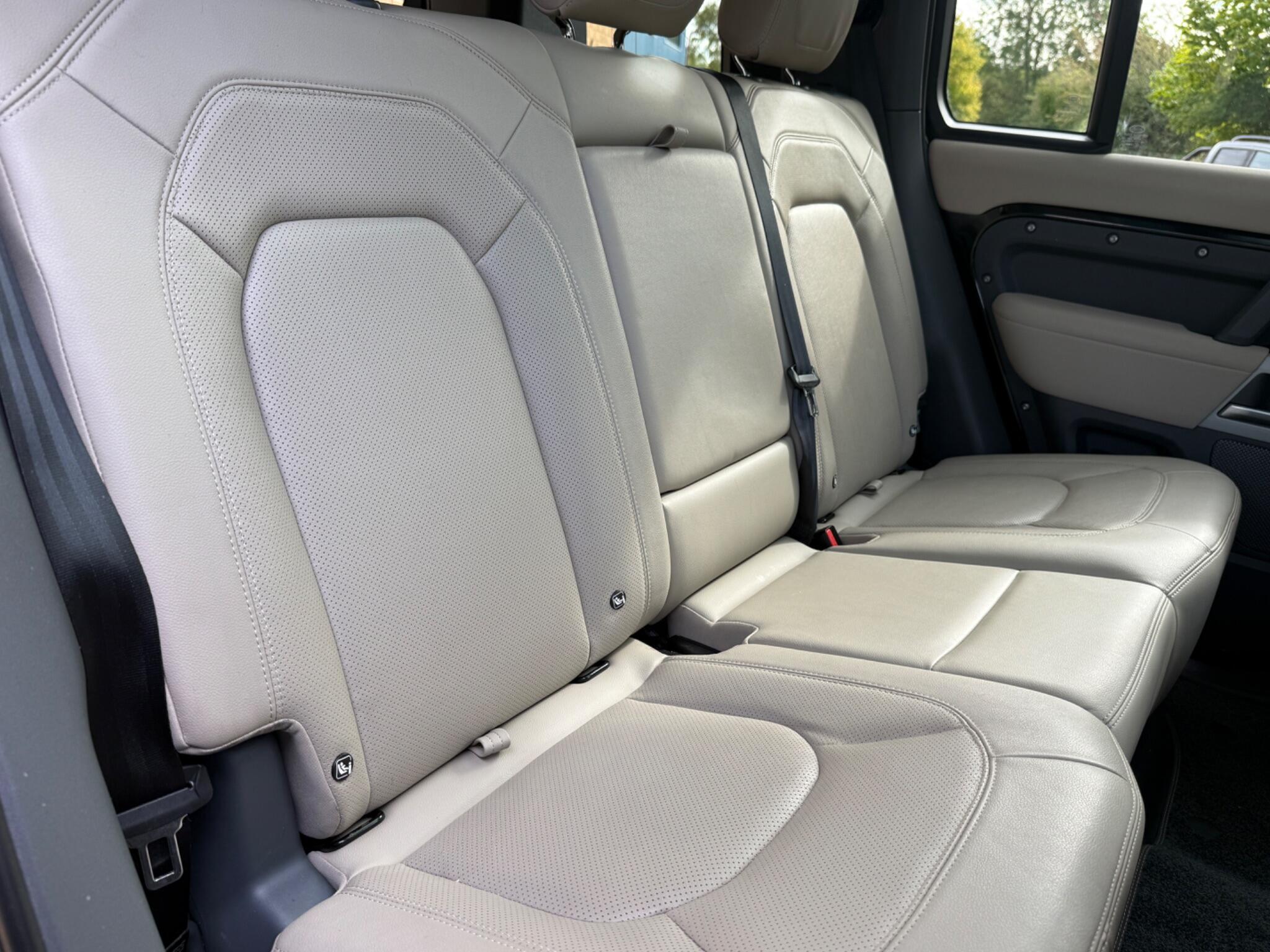 Land Rover Defender view 37