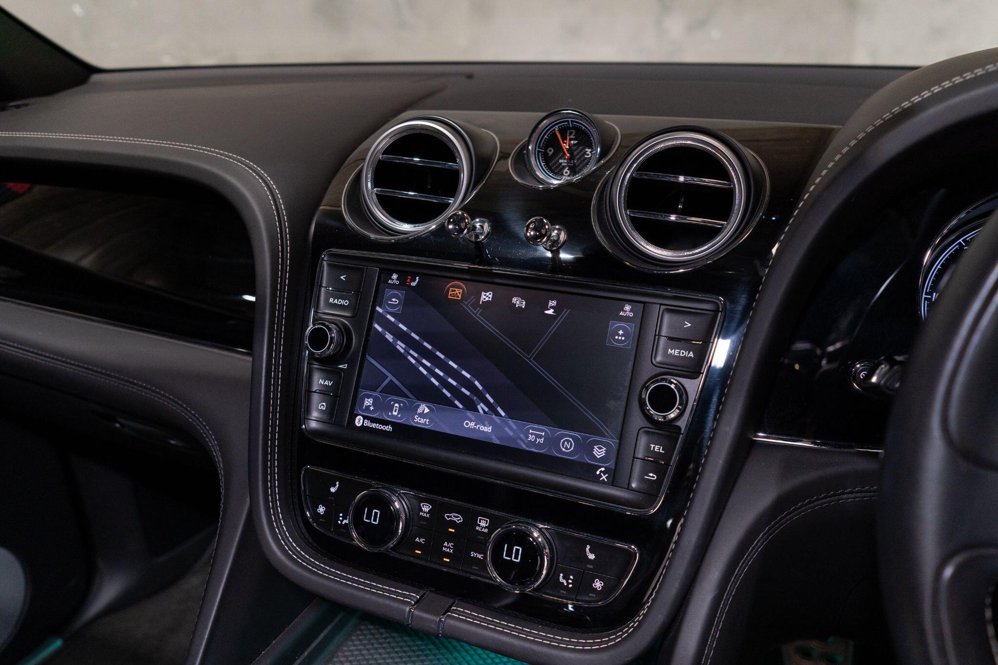 Bentley Bentayga view 30