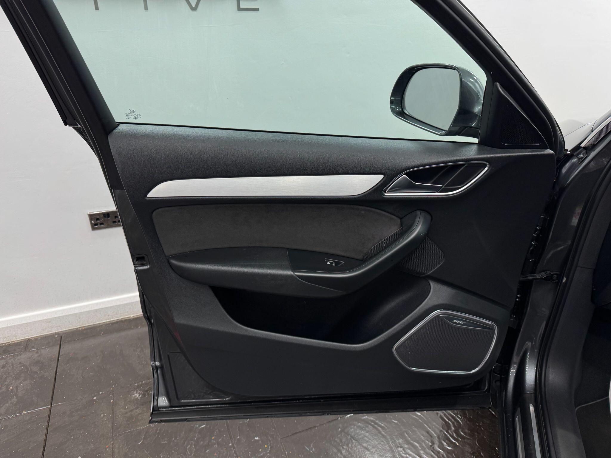 Audi Q3 view 49