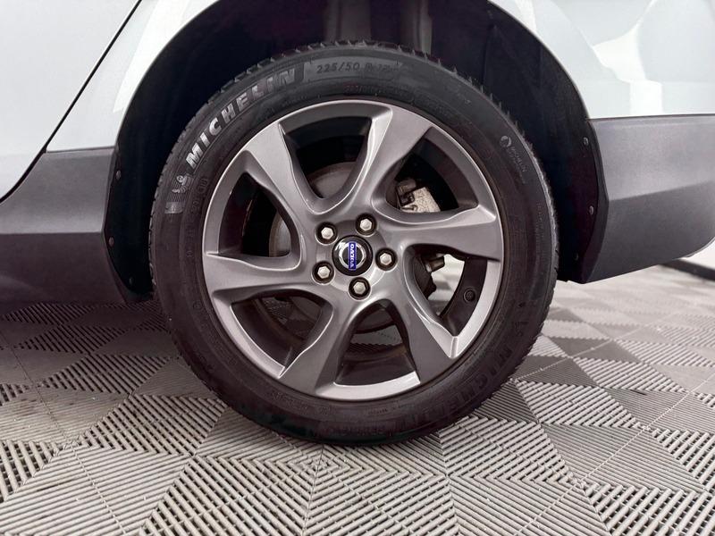 2013 Volvo V40 Cross Country image 11