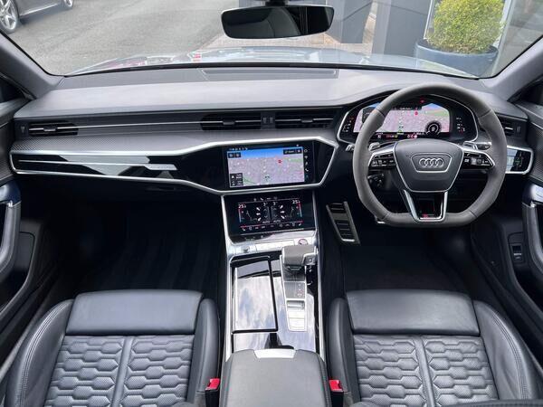 Audi RS6 Avant view 5