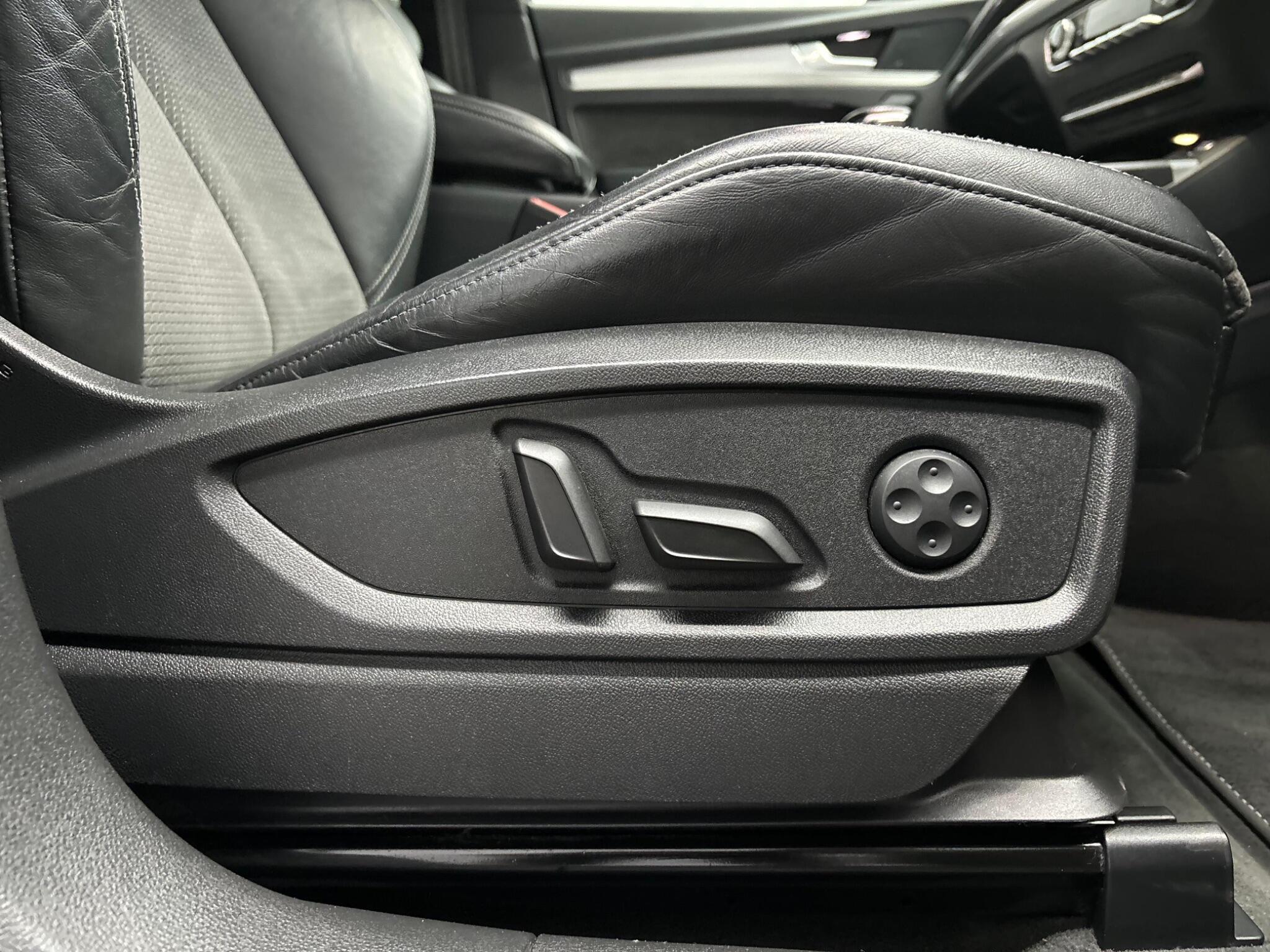 Audi Q5 view 12